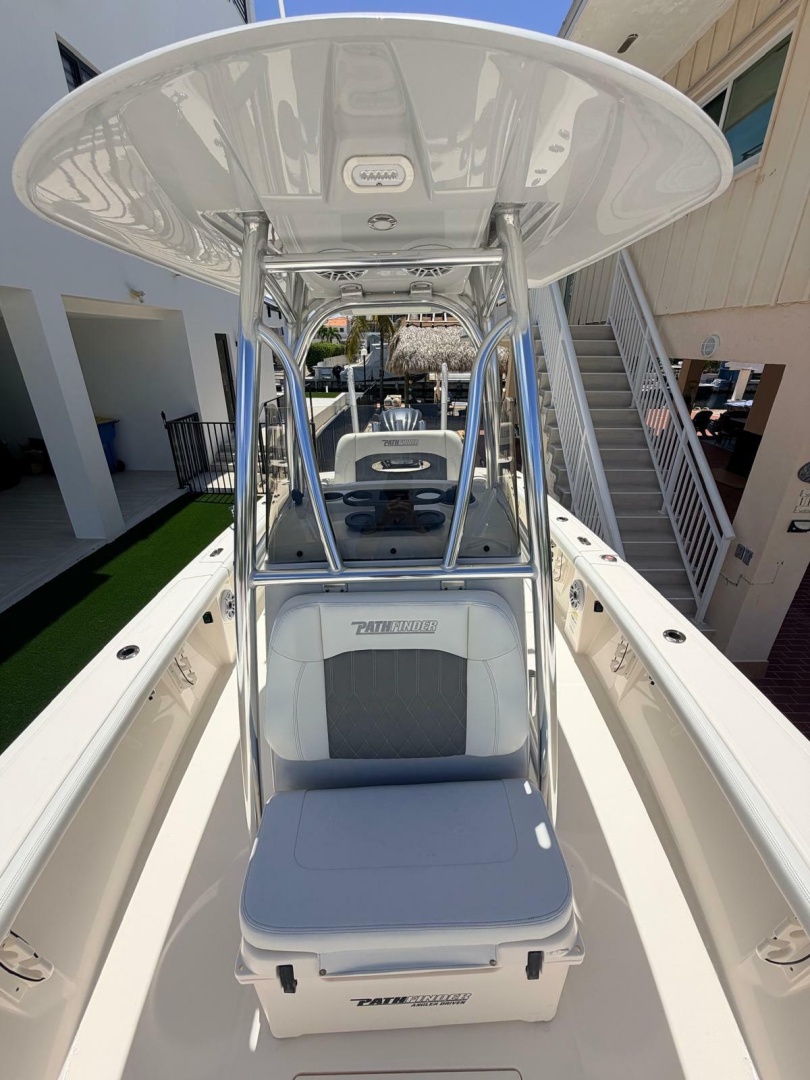 24ft Pathfinder Yacht For Sale