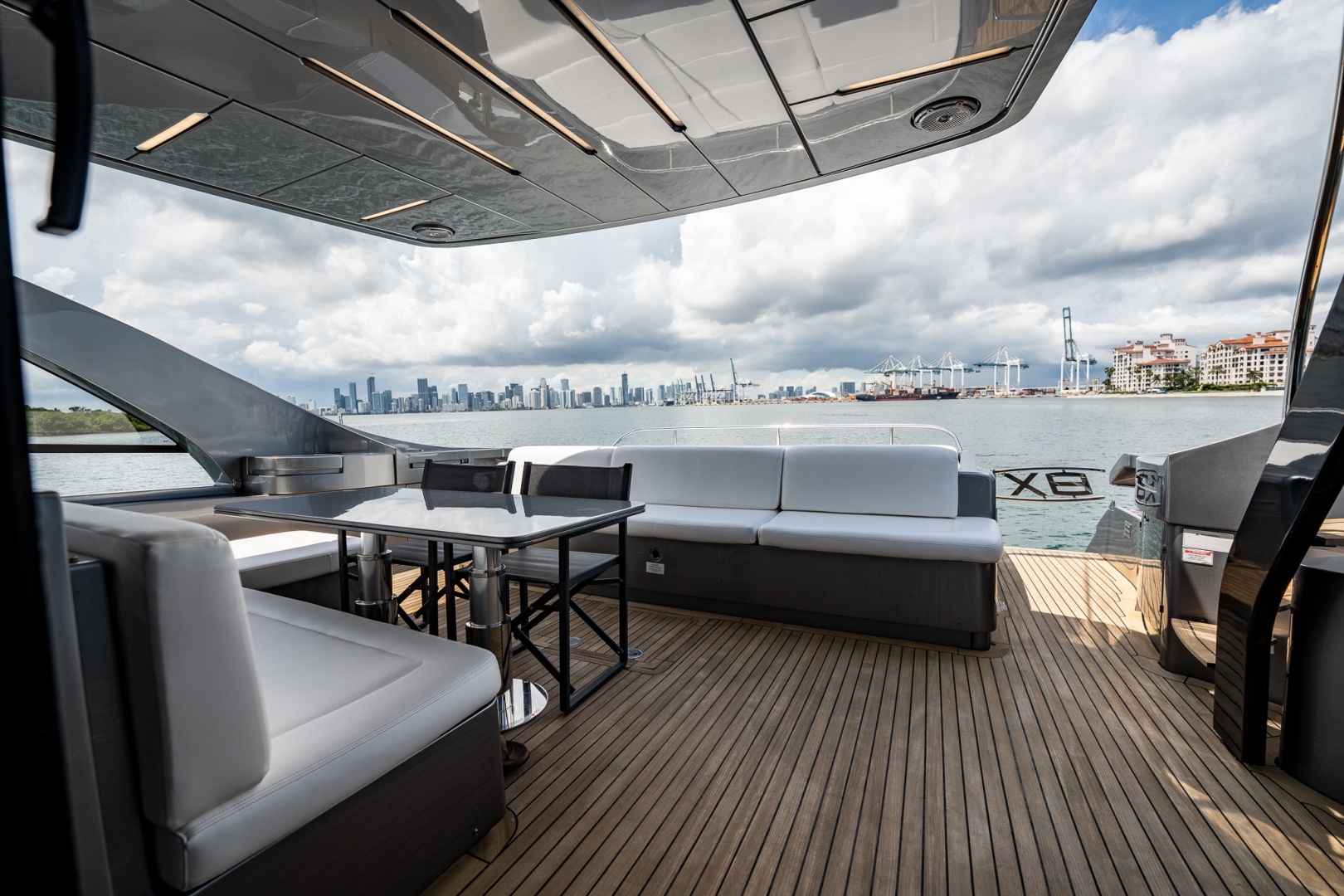 ON THE MOVE 83ft Pershing Yacht For Sale