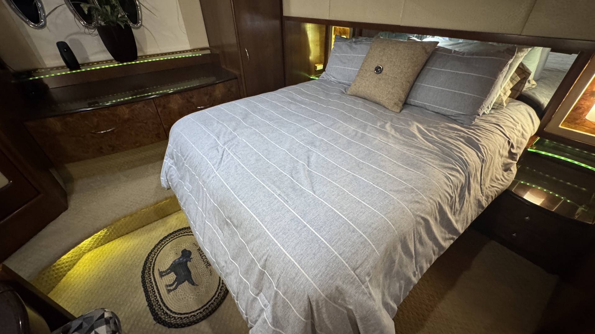 Knotty Dogs 52ft Silverton Yacht For Sale