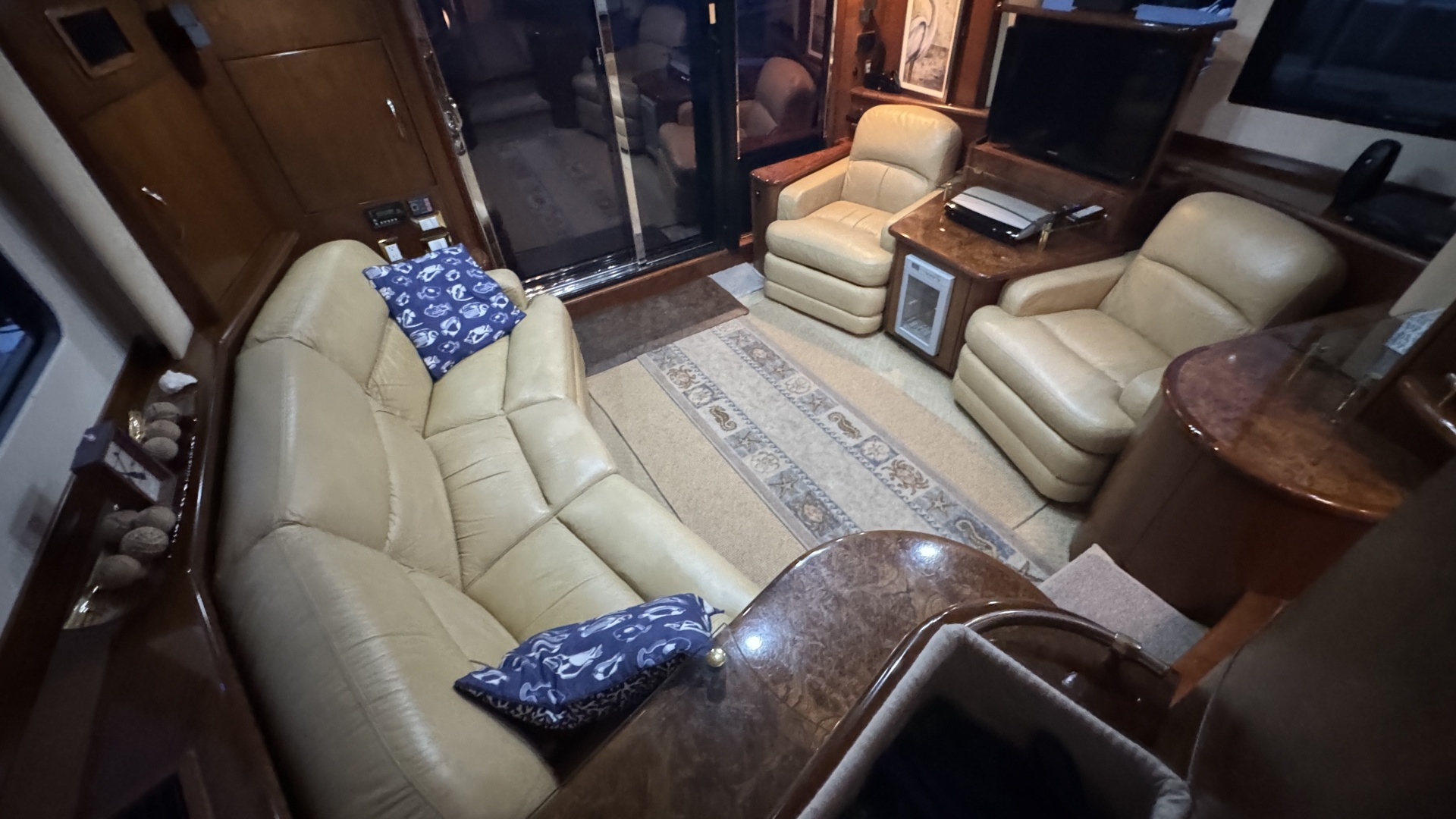 Knotty Dogs 52ft Silverton Yacht For Sale