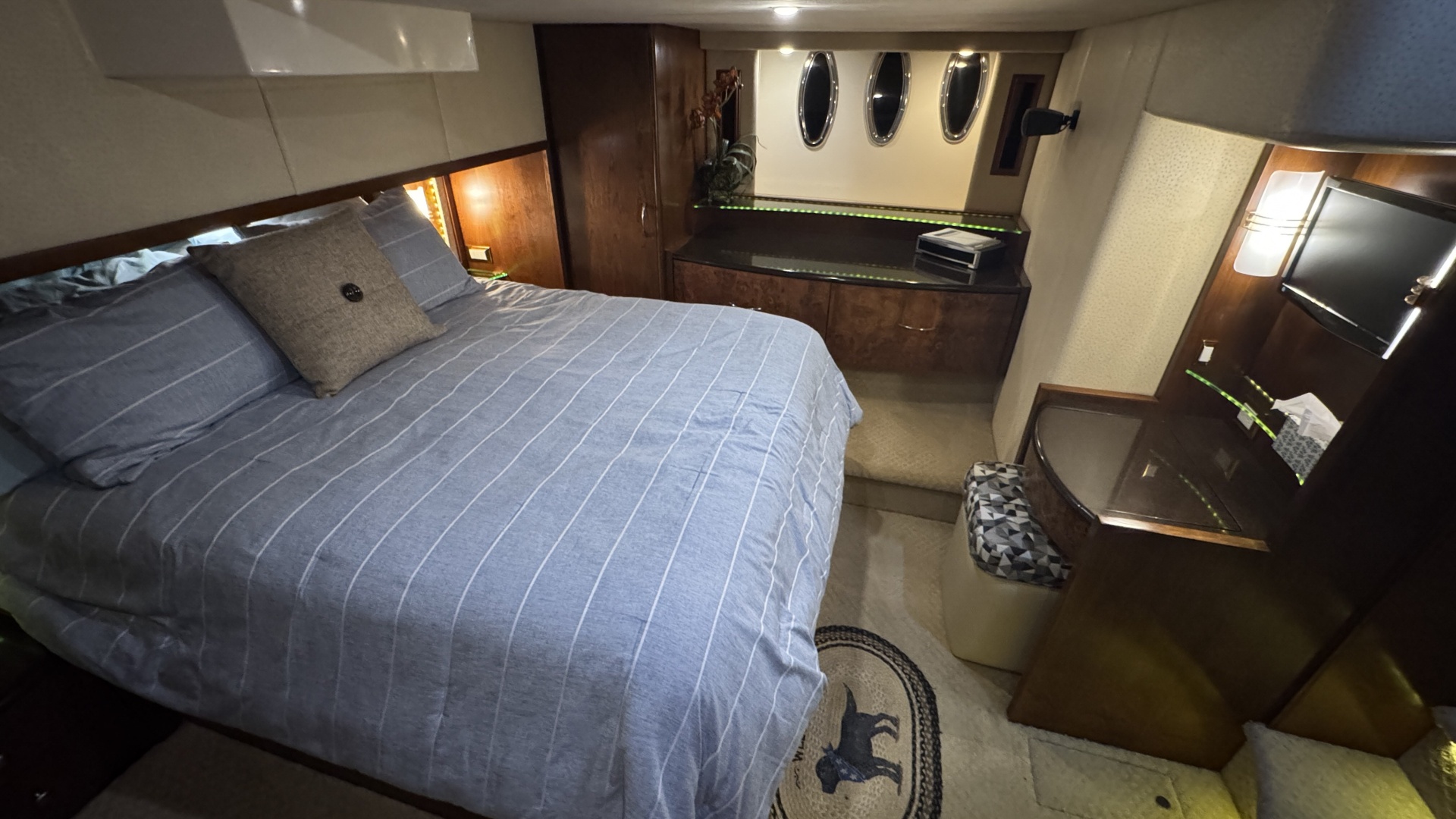Knotty Dogs 52ft Silverton Yacht For Sale