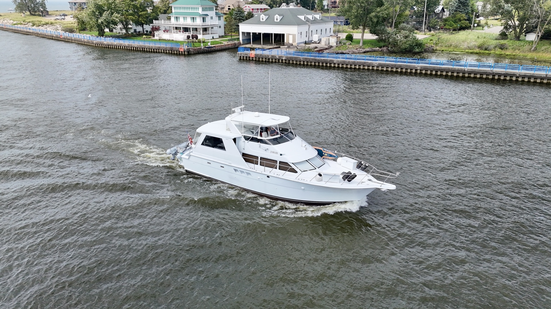 1999 Hatteras 52 Cockpit Motor Yacht