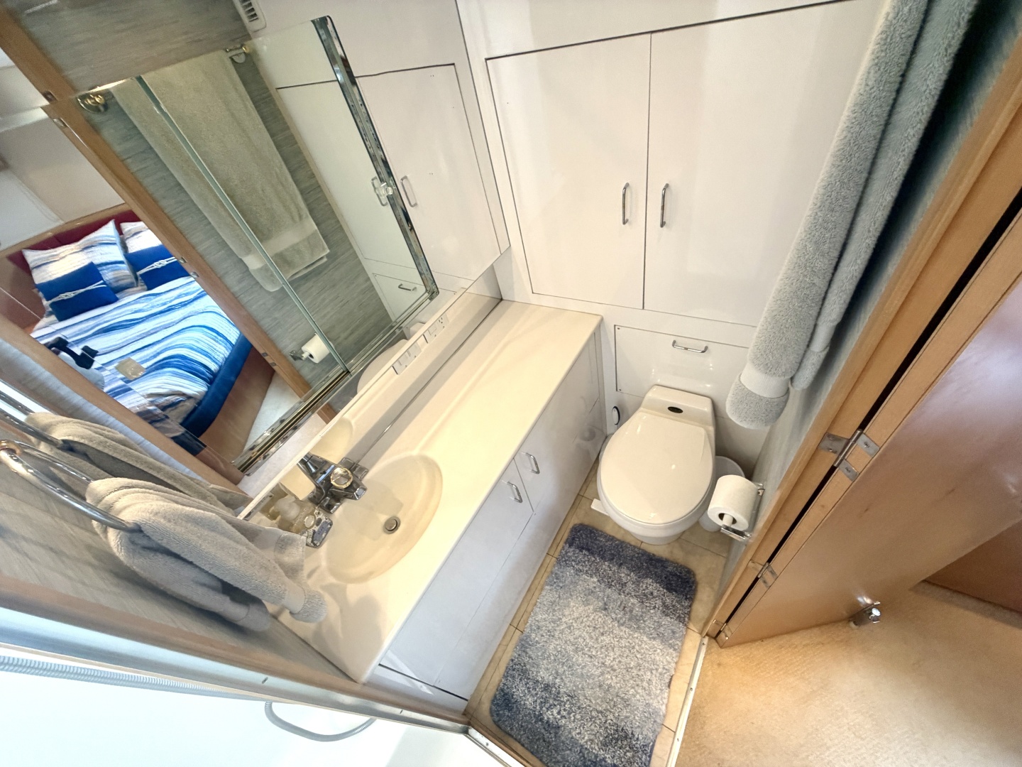 1999 Hatteras 52 Cockpit Motor Yacht