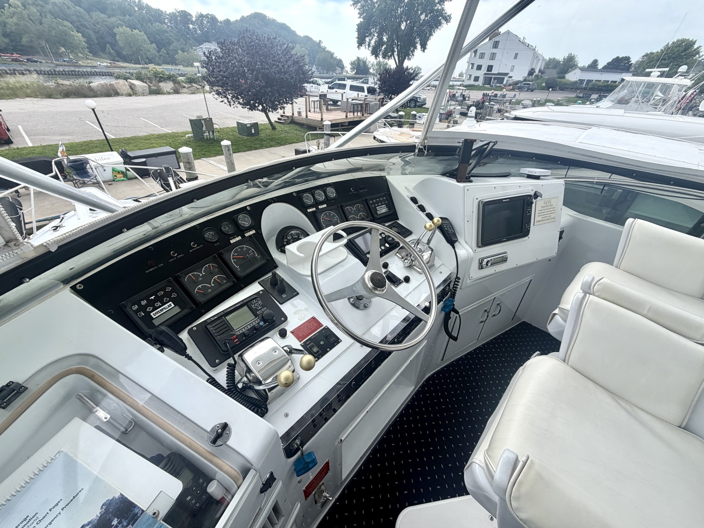 1999 Hatteras 52 Cockpit Motor Yacht