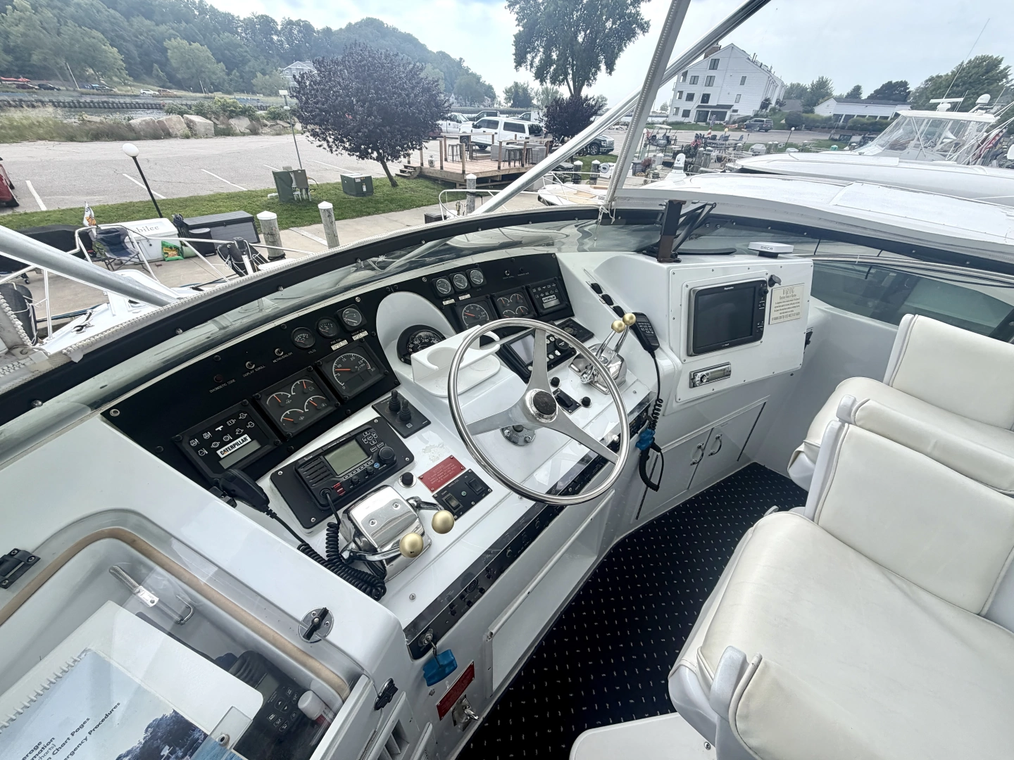 Hatteras 52 Cockpit Motor Yacht Yacht For Sale