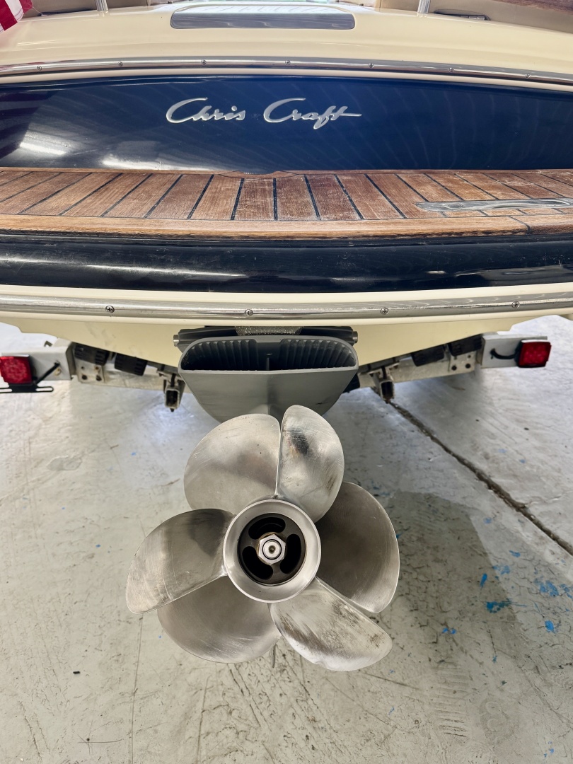 2016 Chris-Craft Carina 21