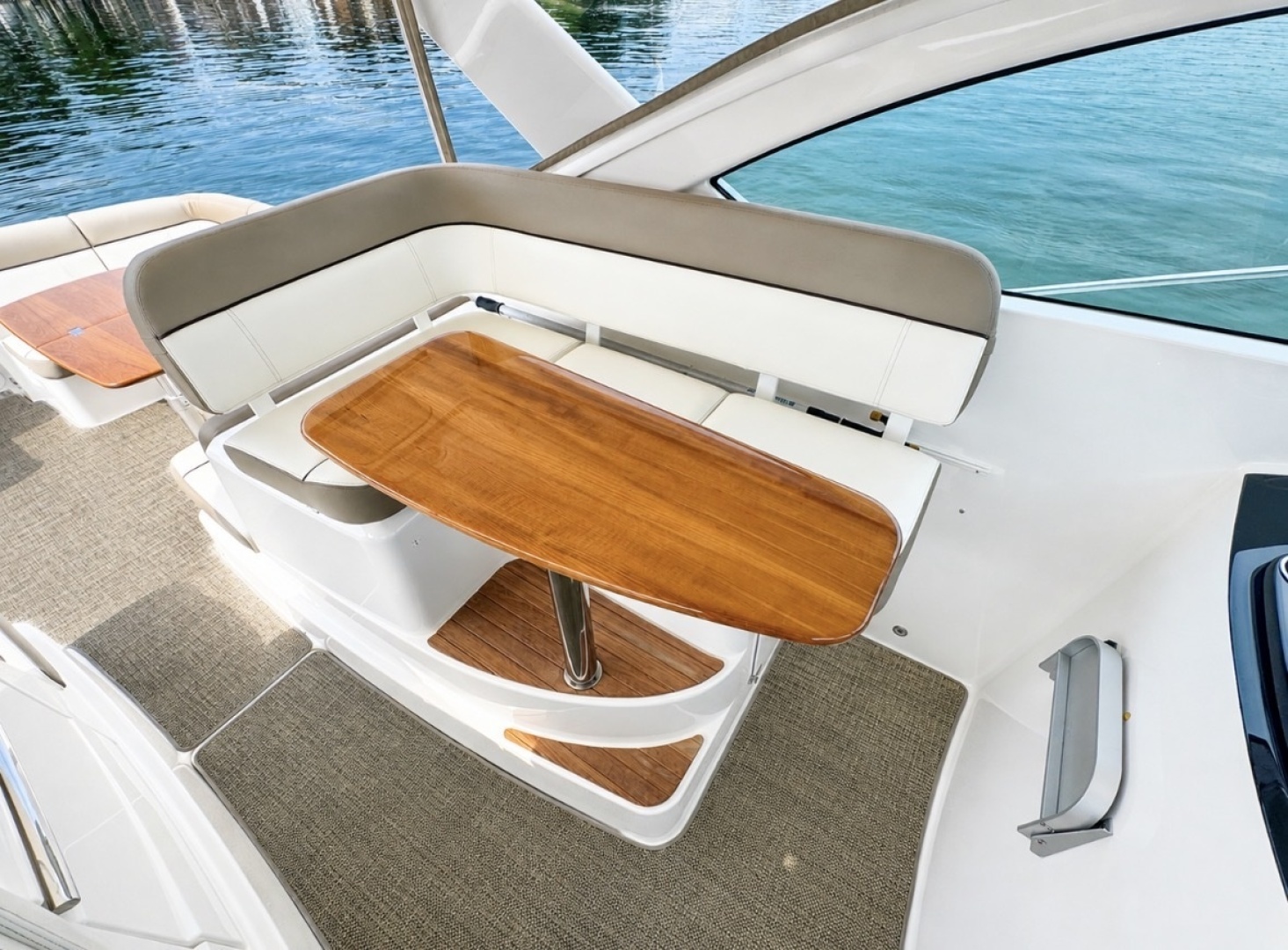 2015 Tiara Yachts 3100 Coronet