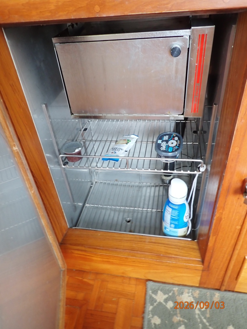 42' Grand Banks galley refrigeration1