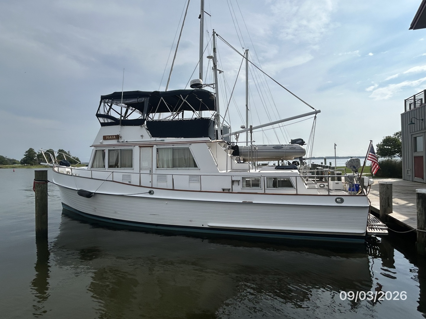 42' Grand Banks port profile