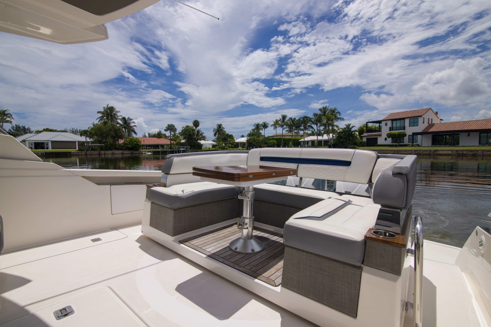 Tiara Yachts 38LS Yacht For Sale