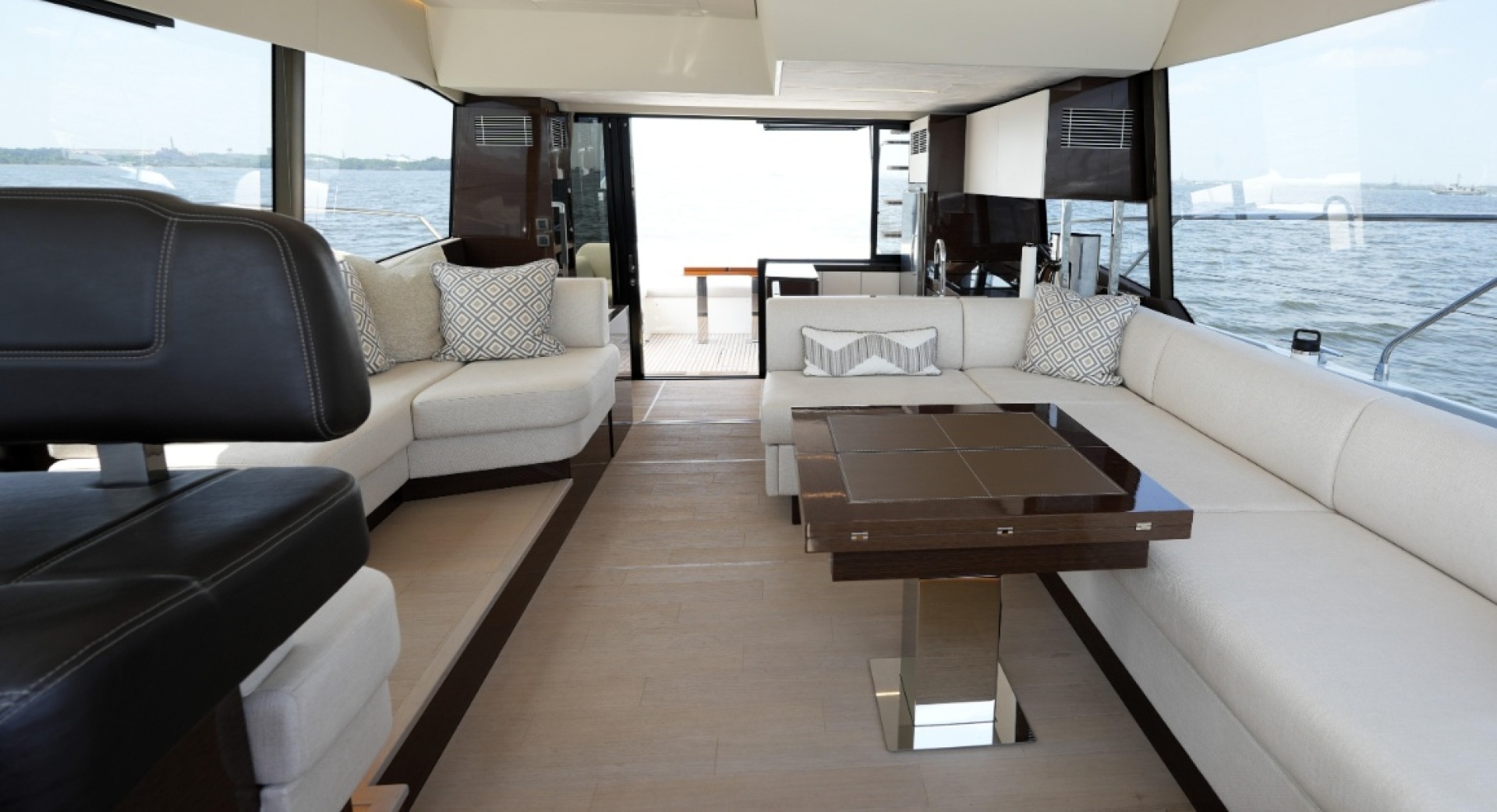 2023 Prestige 590