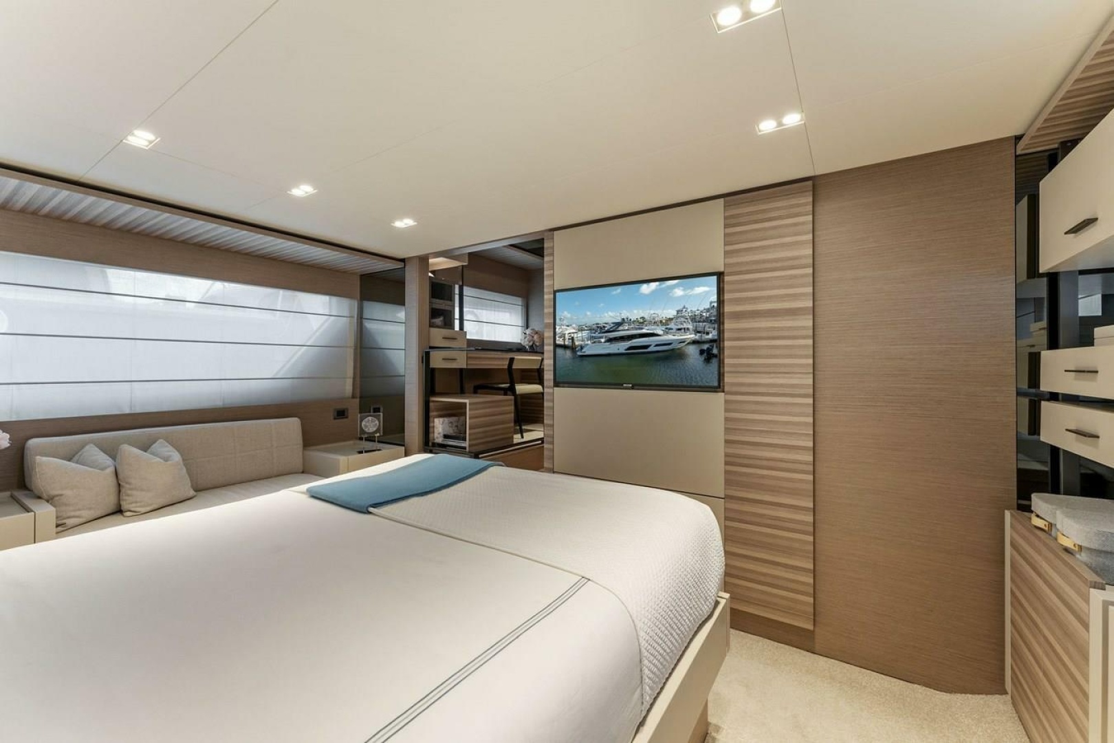 ONLY ONE 67ft Ferretti Yachts Yacht For Sale