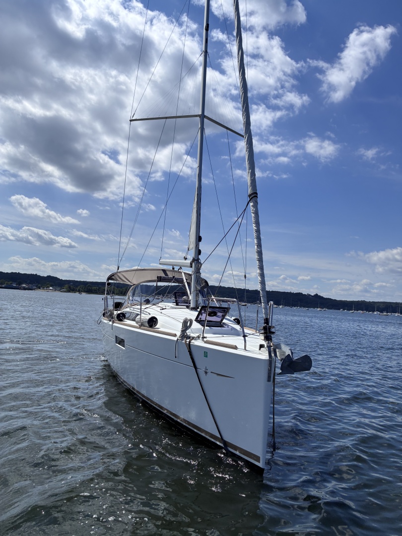 2015 Jeanneau Sun Odyssey 349