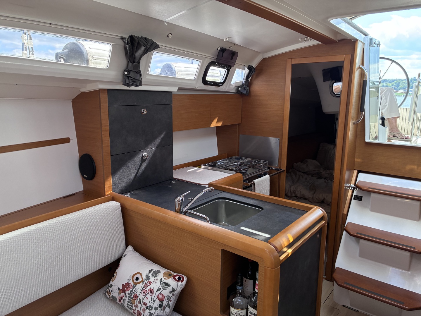 2015 Jeanneau Sun Odyssey 349