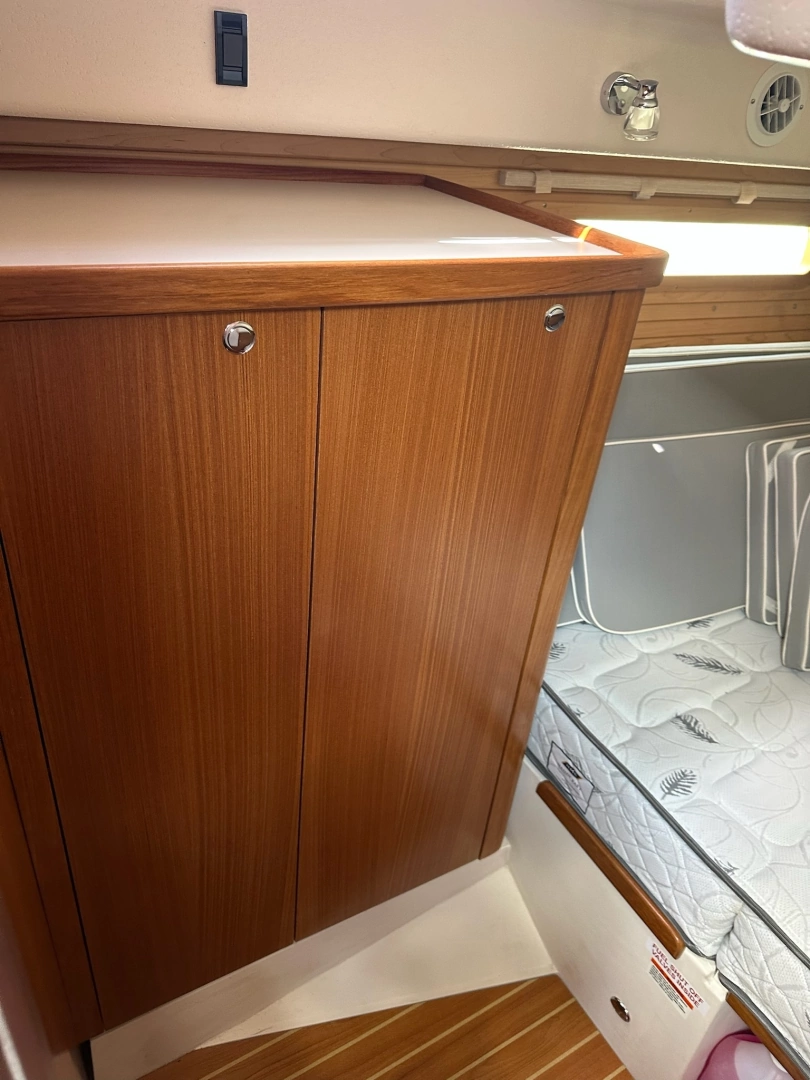 Catalina 425 Yacht For Sale