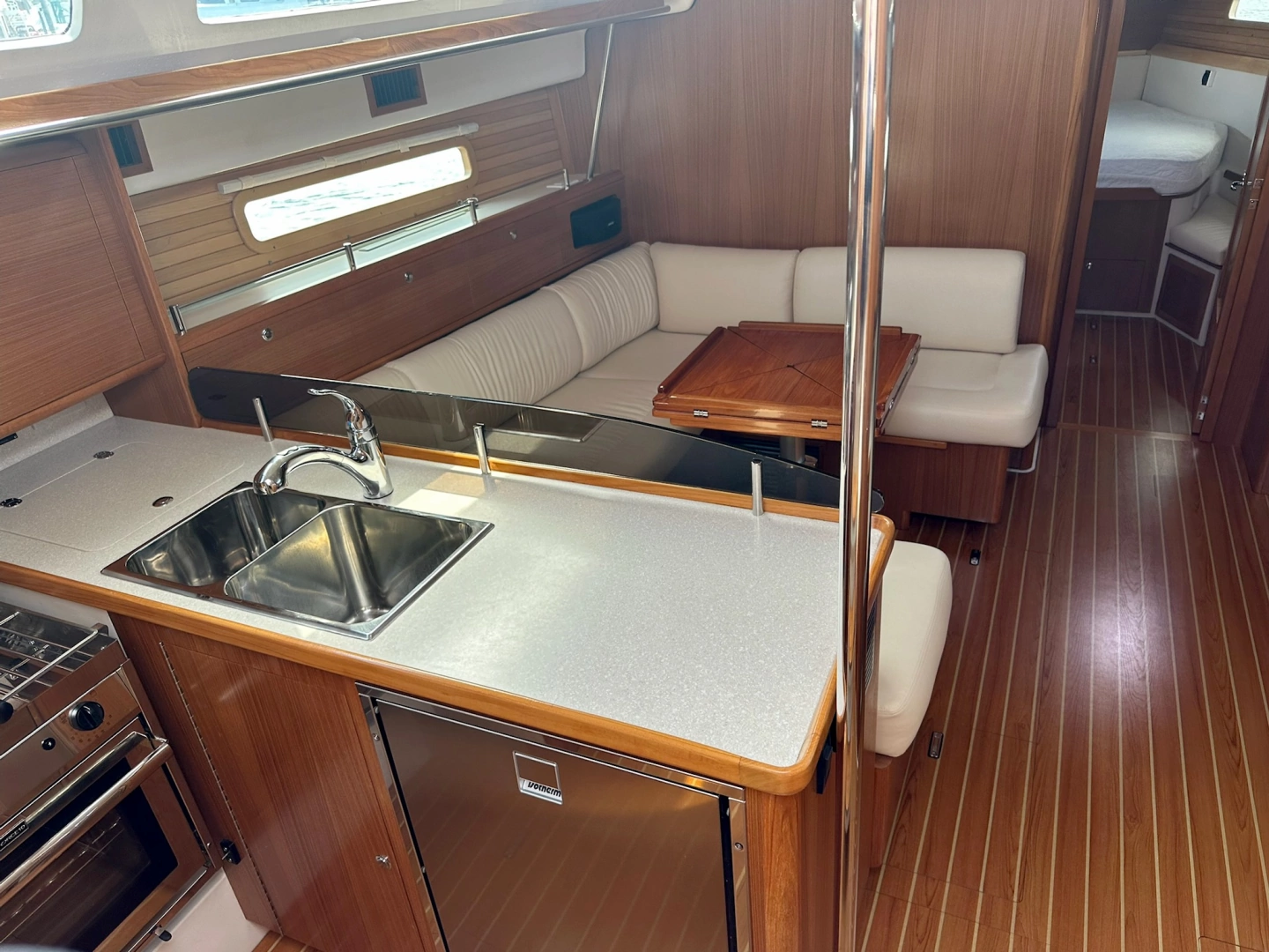 Catalina 425 Yacht For Sale