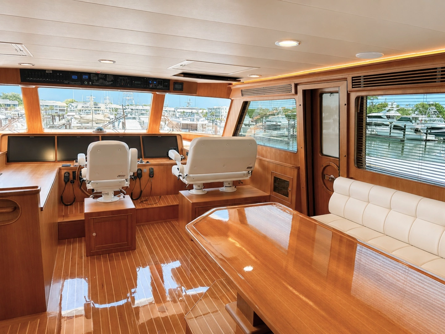Marlow Explorer 70E-CB Yacht For Sale
