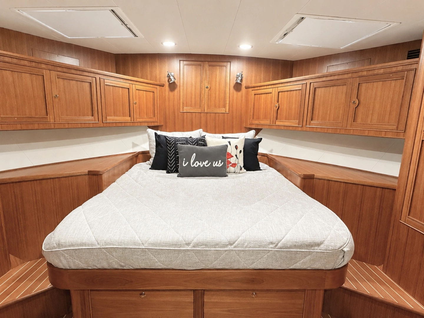 Marlow Explorer 70E-CB Yacht For Sale