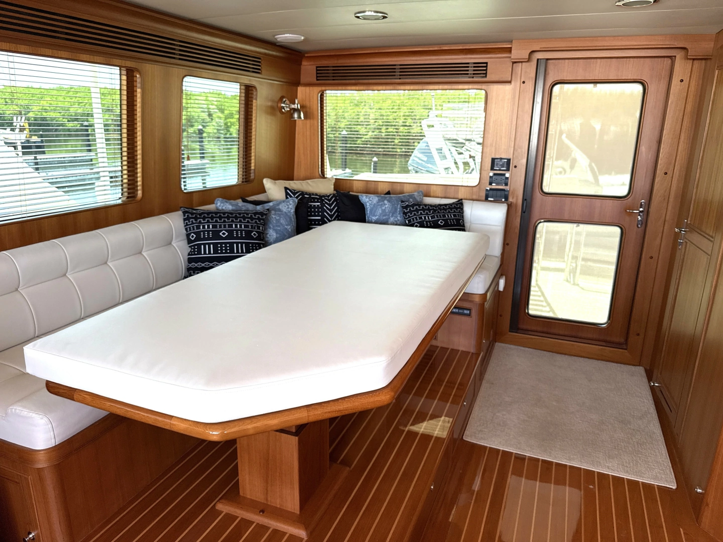 Marlow Explorer 70E-CB Yacht For Sale