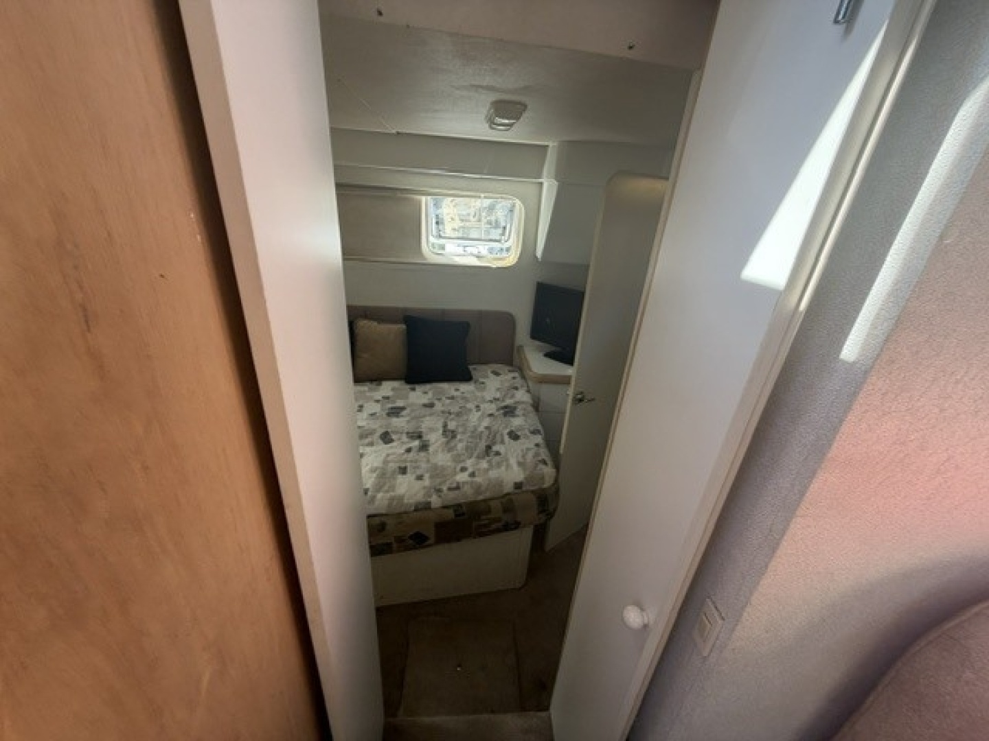 Moonbeam V 34ft Silverton Yacht For Sale
