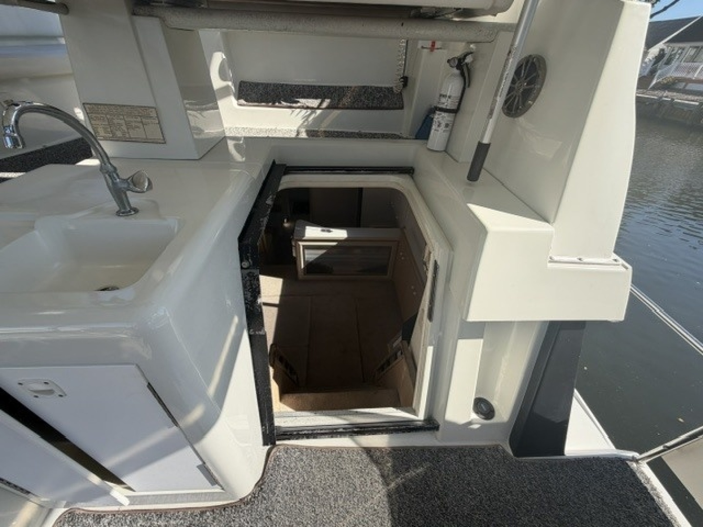 Moonbeam V 34ft Silverton Yacht For Sale