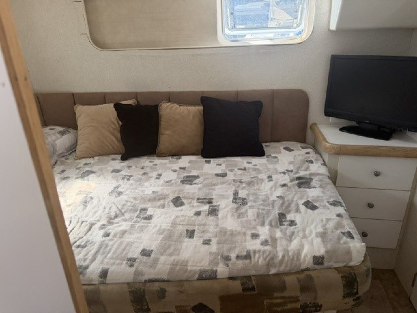 Moonbeam V 34ft Silverton Yacht For Sale