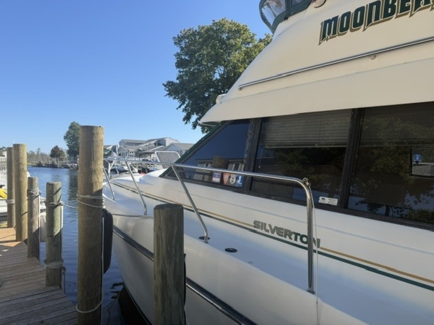 Moonbeam V 34ft Silverton Yacht For Sale