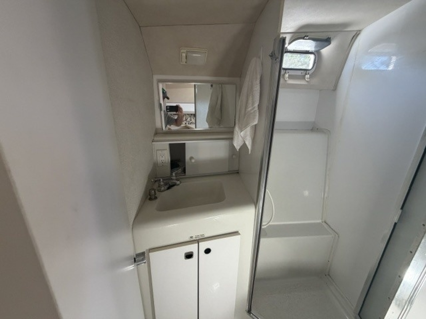 Moonbeam V 34ft Silverton Yacht For Sale