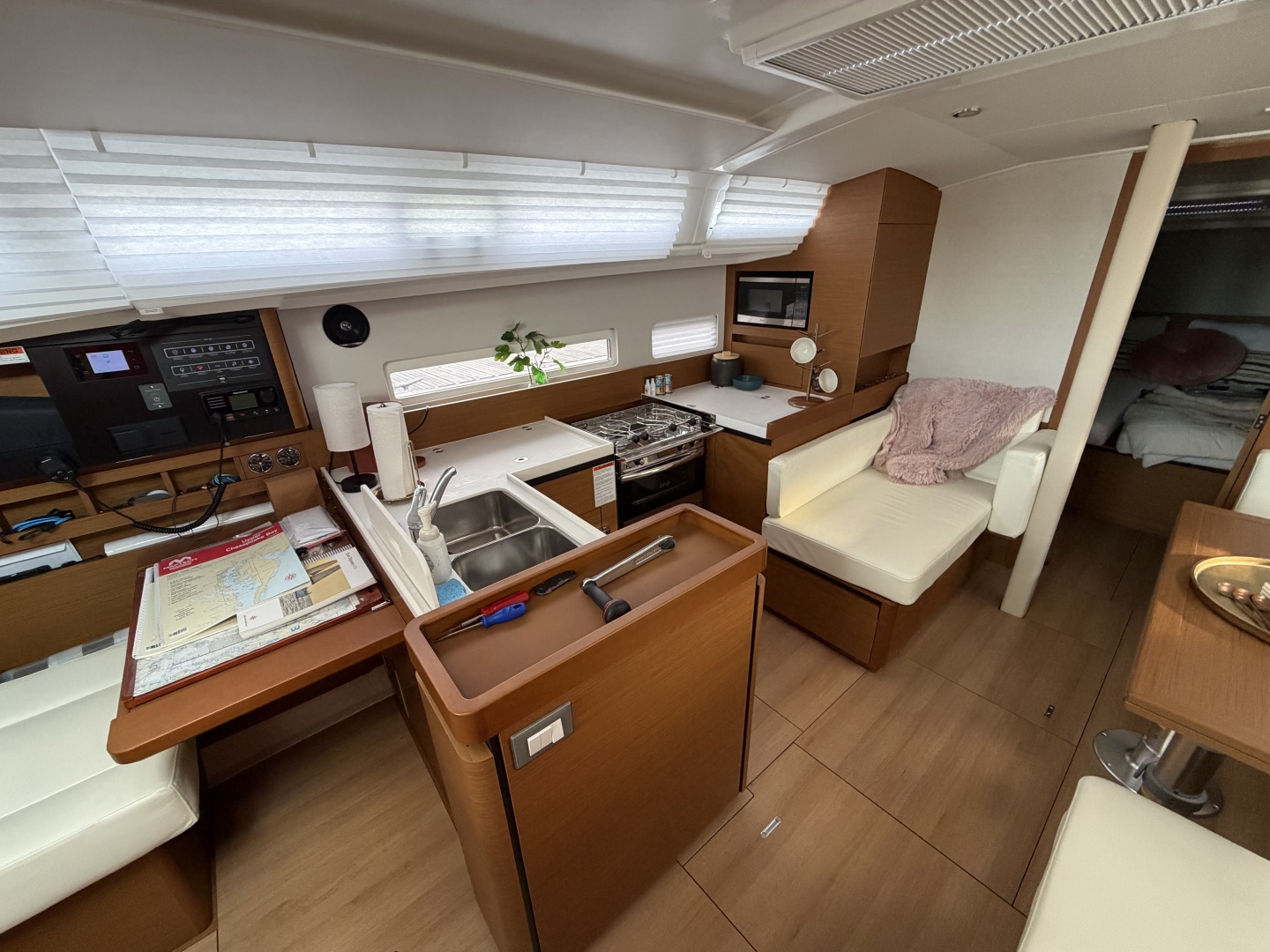 2024 Jeanneau Sun Odyssey 410