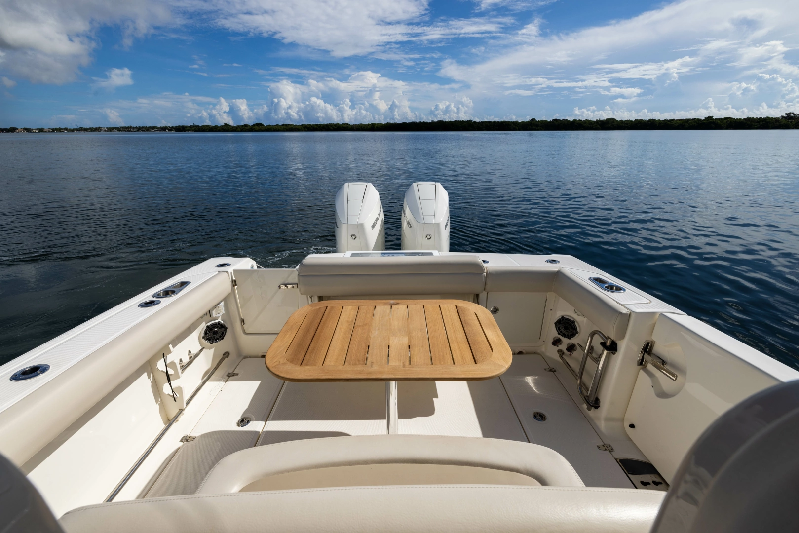 Boston Whaler 330 Outrage Yacht For Sale