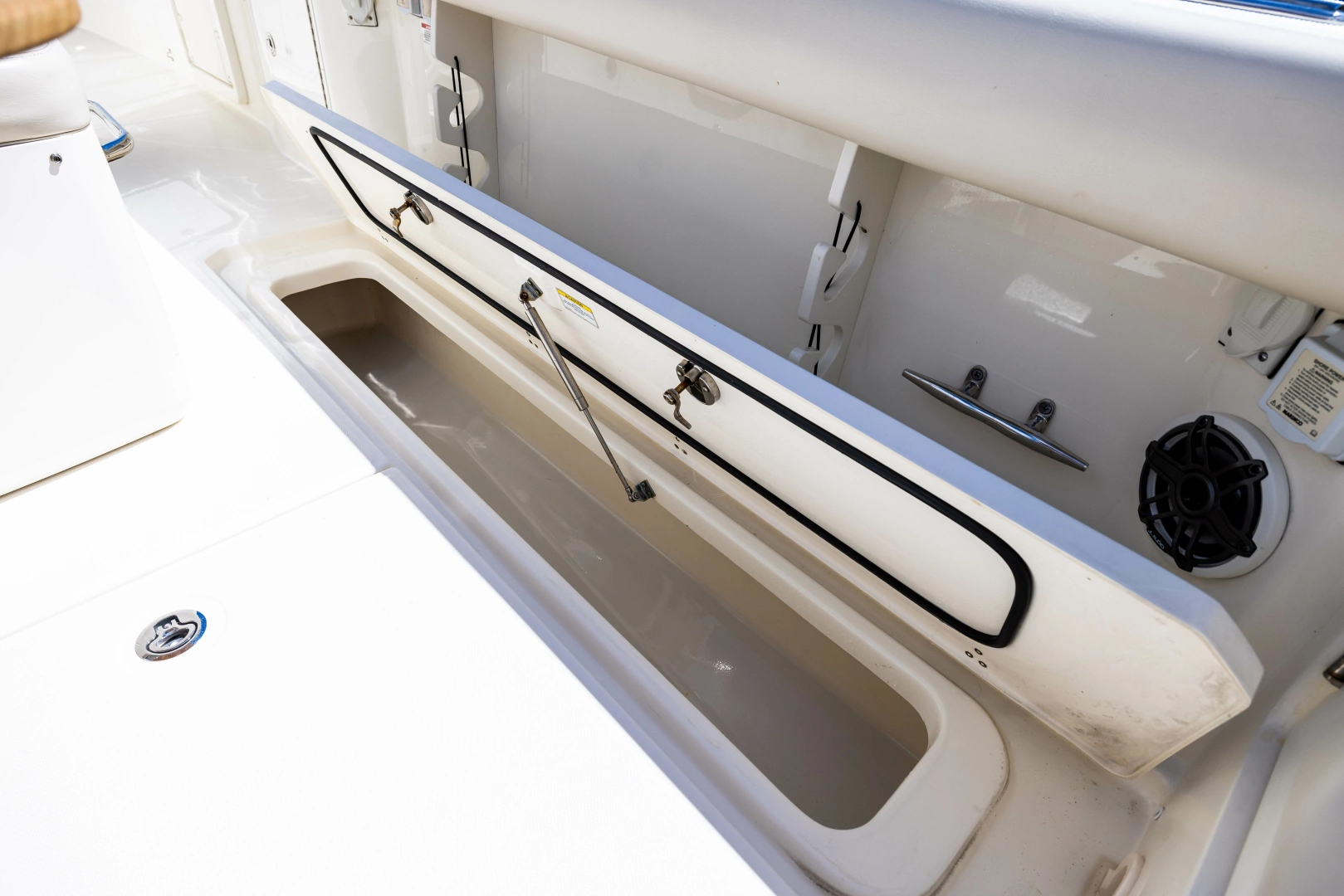 Boston Whaler 330 Outrage Yacht For Sale