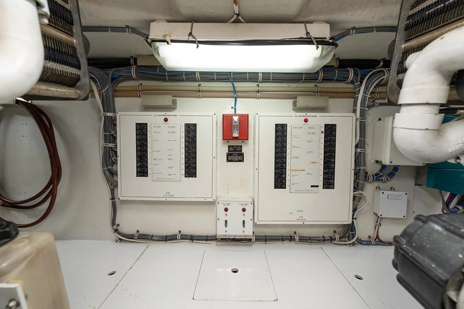 Hatteras 55 Convertible Yacht For Sale