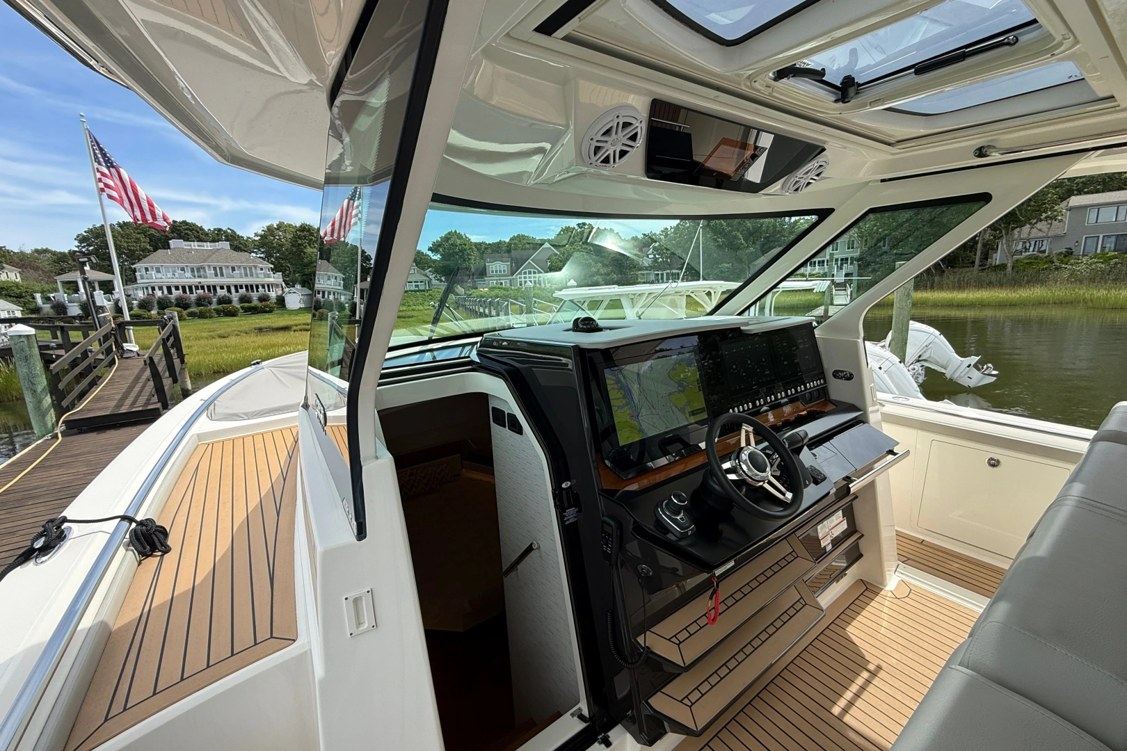 Tiara Yachts 48 LS Yacht For Sale
