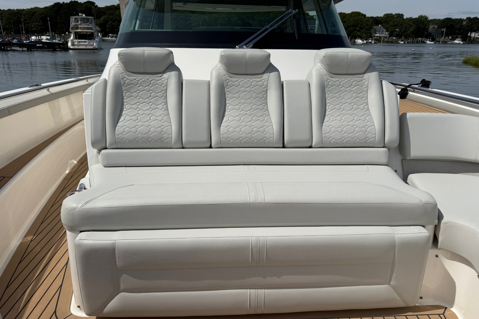2022 Tiara Yachts 48 LS