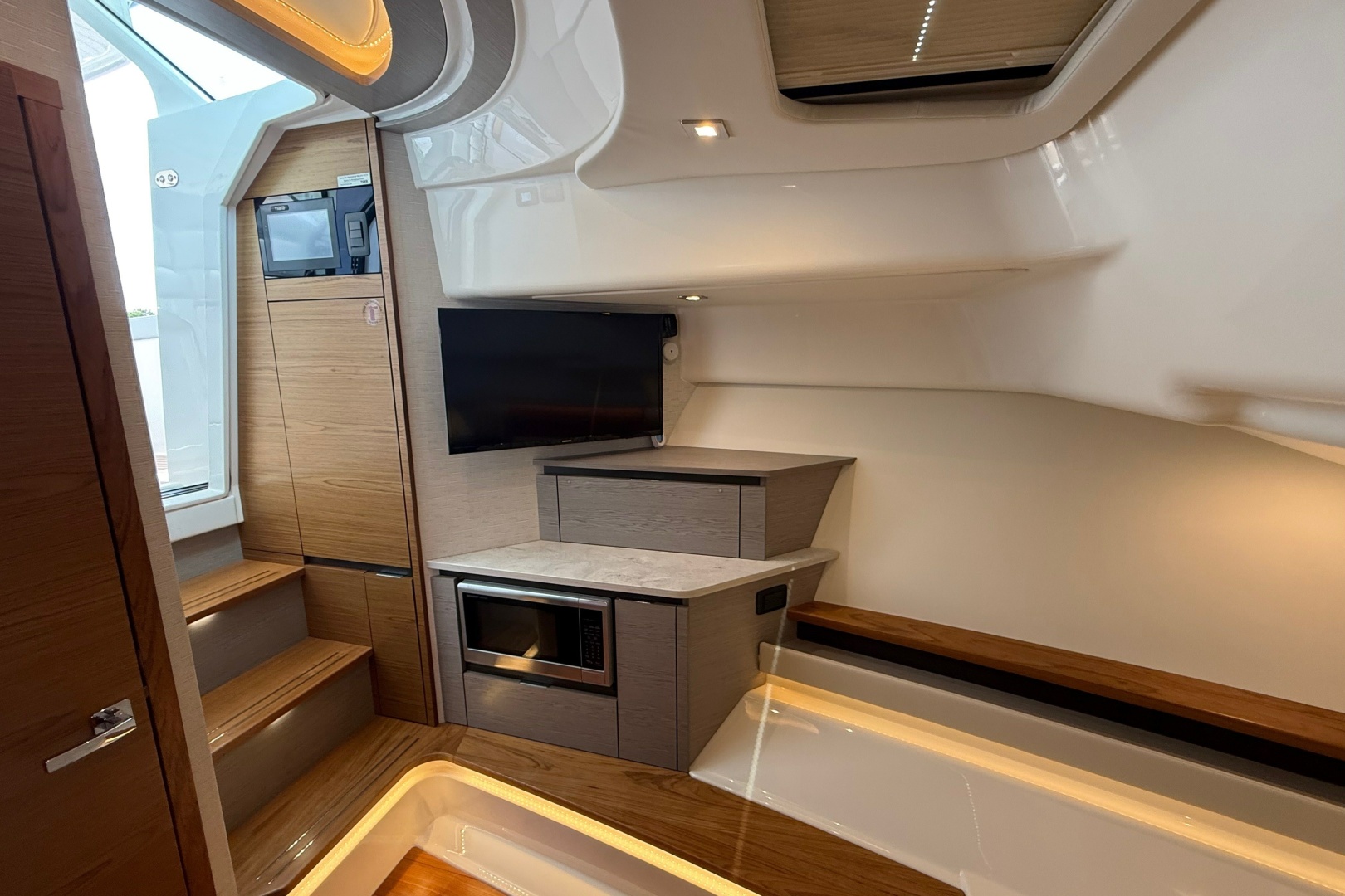 2022 Tiara Yachts 48 LS