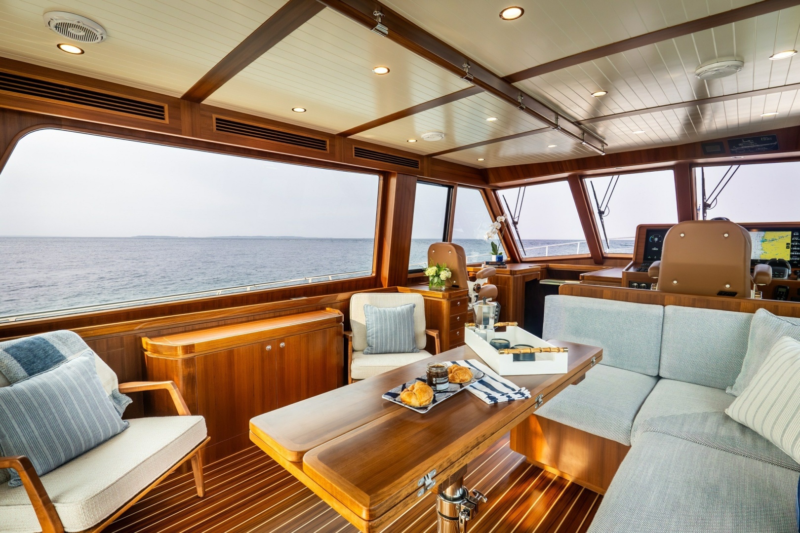 2027 Hunt Yachts 56 Flybridge