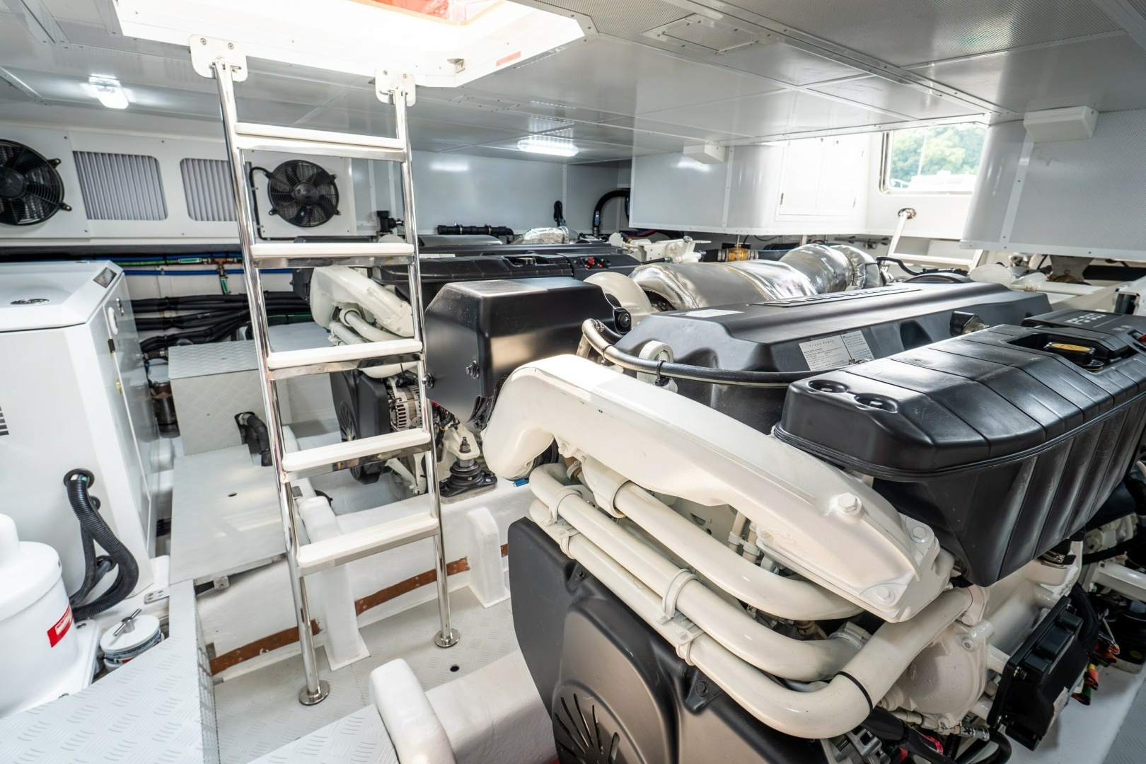 2027 Hunt Yachts 56 Flybridge