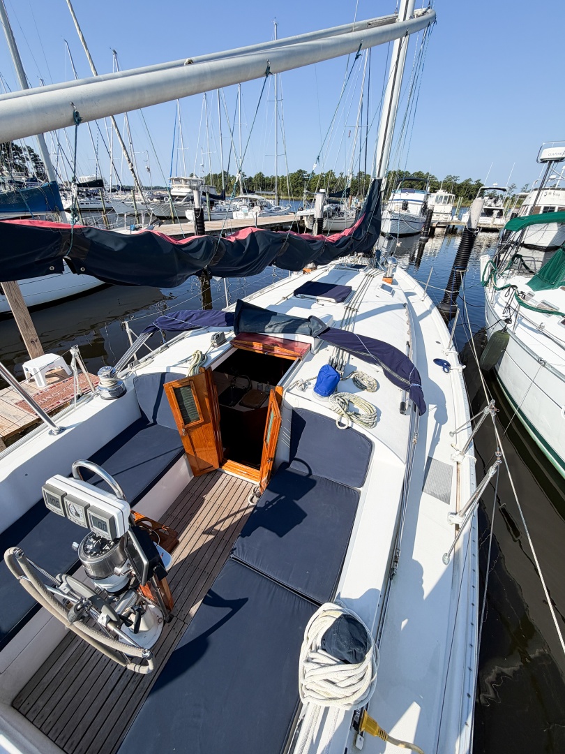 1989 Nonsuch 33