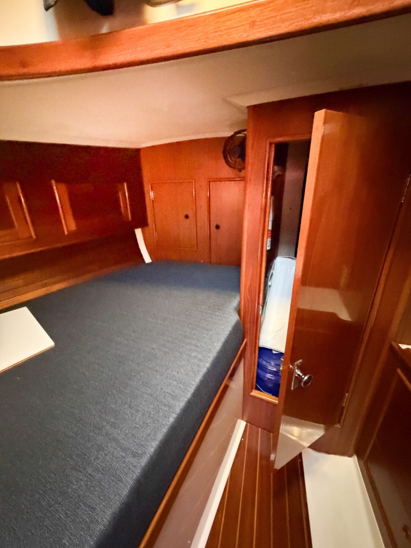 1989 Nonsuch 33