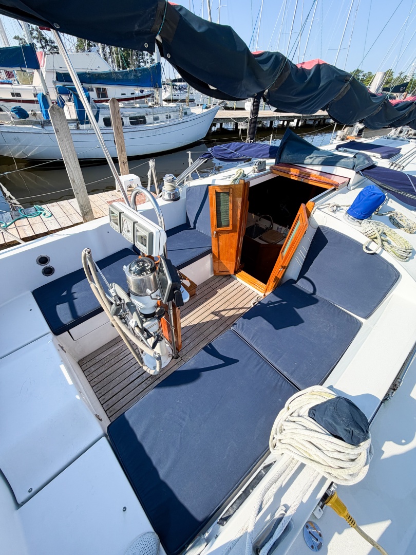 33ft Nonsuch Yacht For Sale