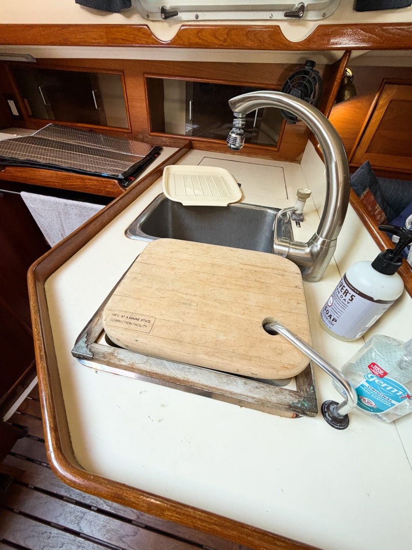 1989 Nonsuch 33