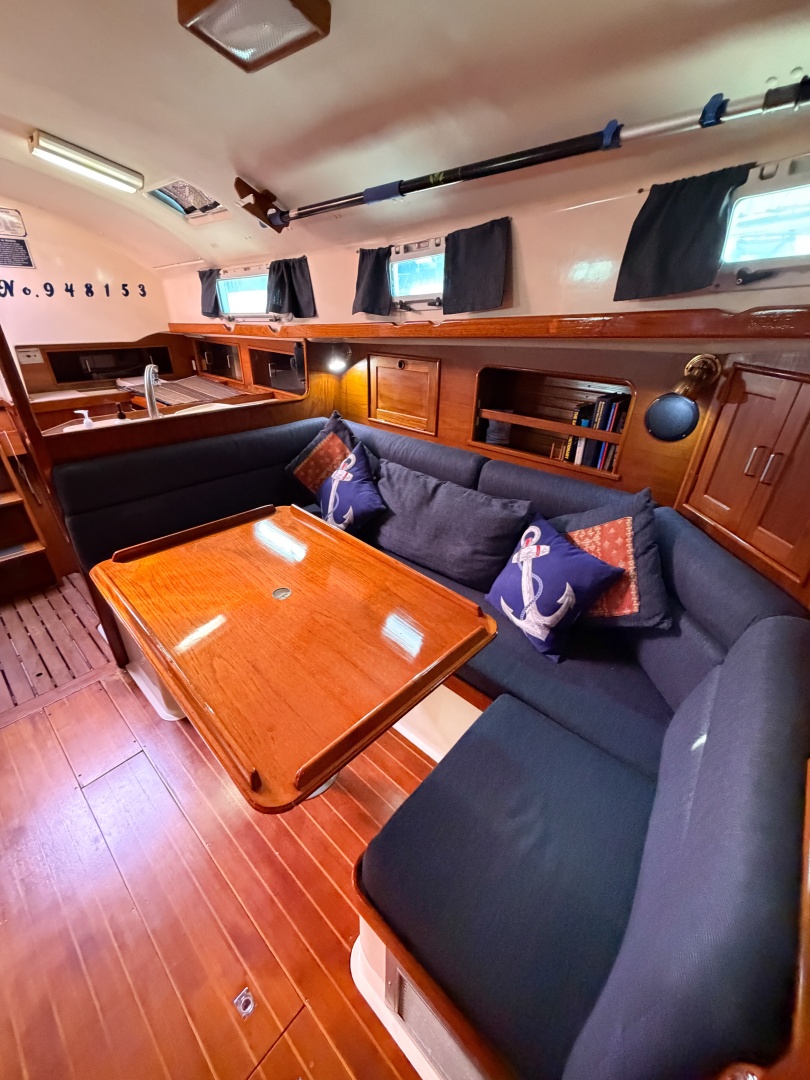1989 Nonsuch 33