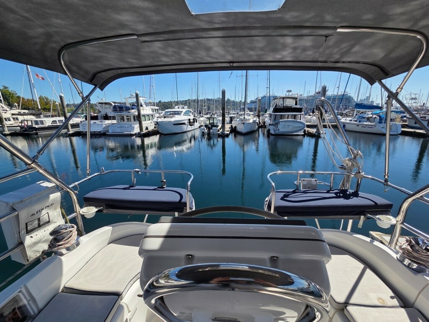 2007 Hunter 44 Deck Salon