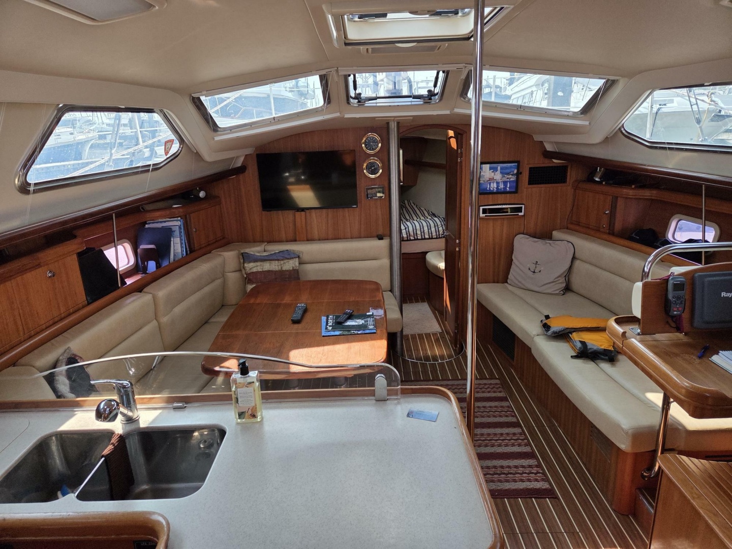 Pure Sterling 44ft Hunter Yacht For Sale Pure Sterling 44ft Hunter Yacht For Sale