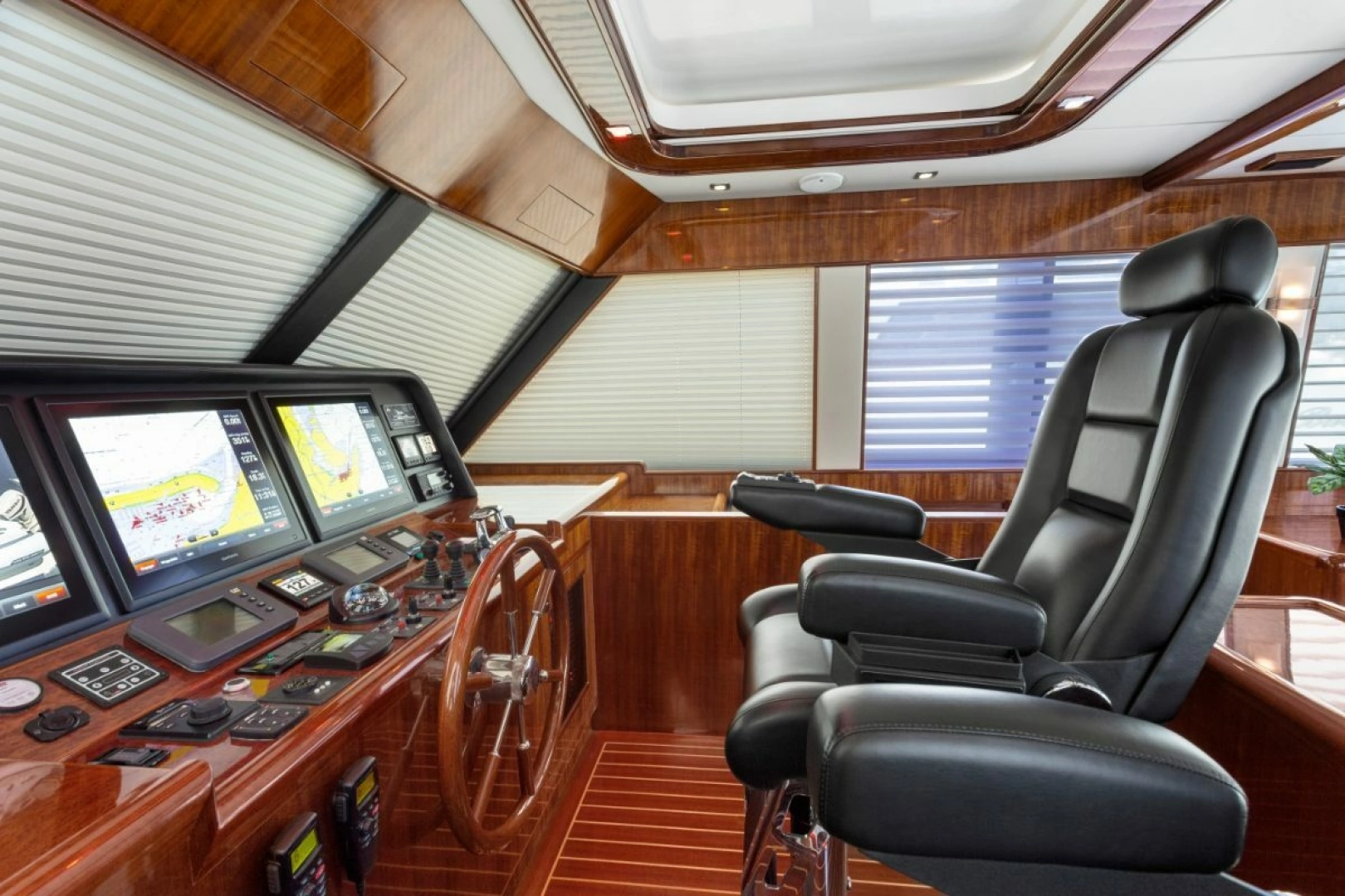 Hampton 760 Sky Lounge Motor Yachts Yacht For Sale