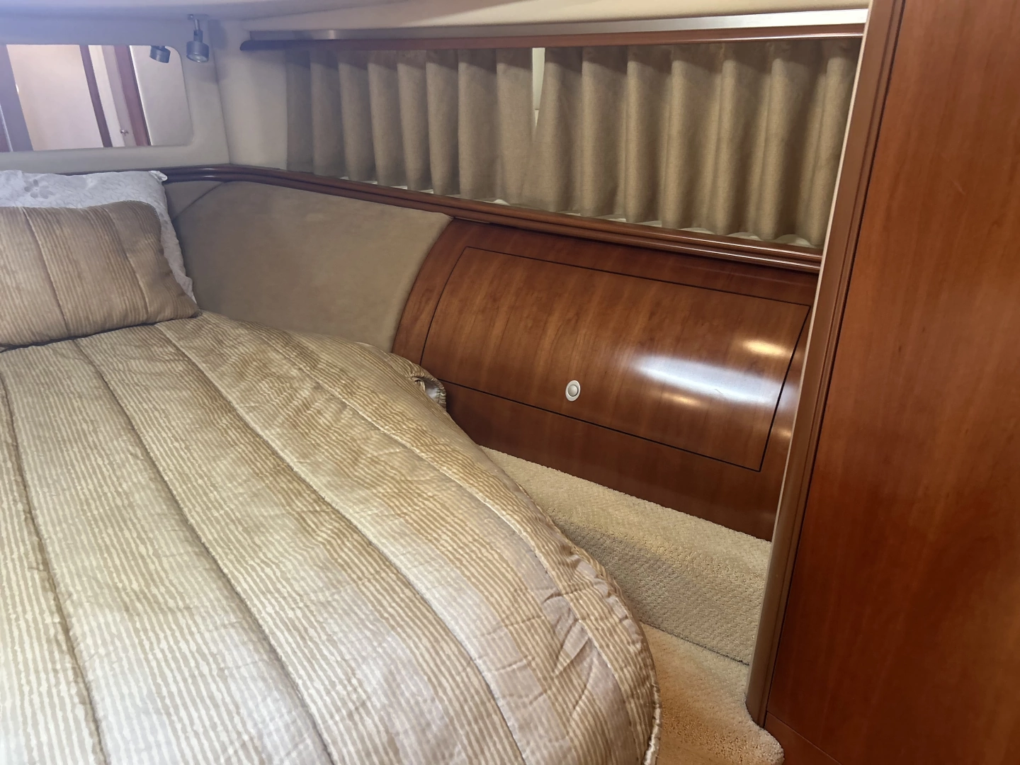 Sea Ray 550 SEDAN BRIDGE Yacht For Sale