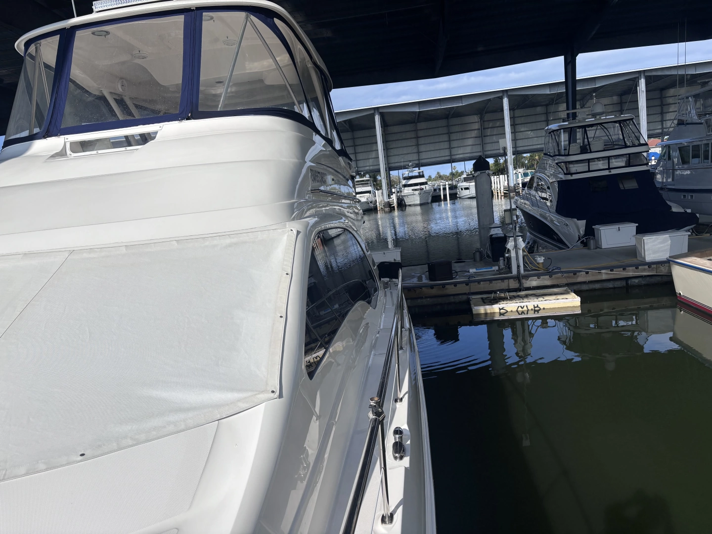 Sea Ray 550 SEDAN BRIDGE Yacht For Sale
