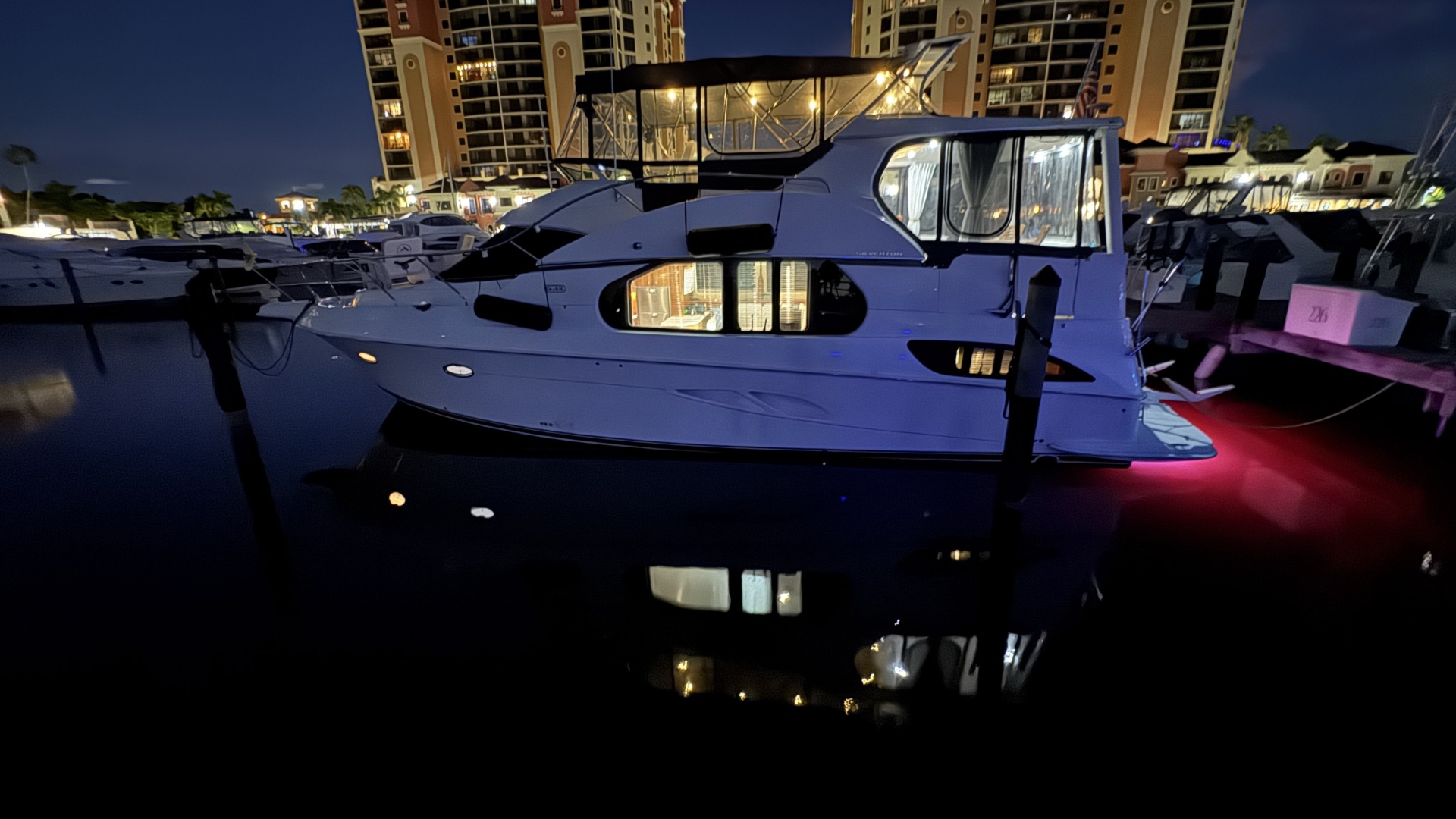 2002 Silverton 43 Motor Yacht — photograph 5