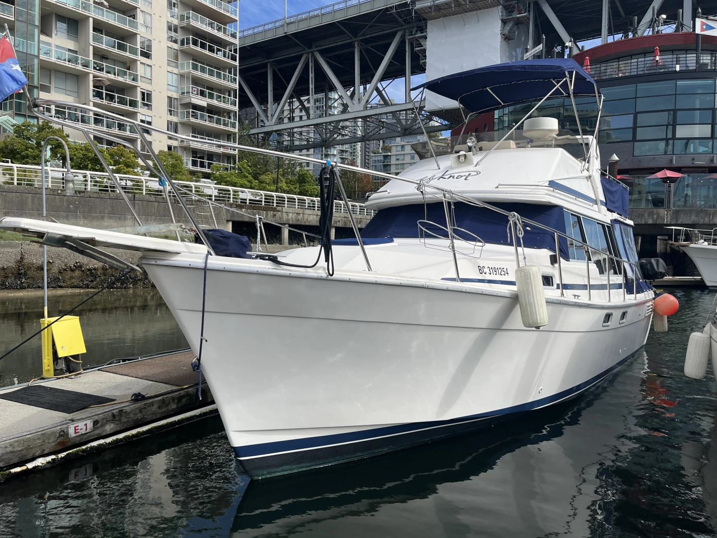 1987 Bayliner 3270 Motoryacht - photo 1 of 12
