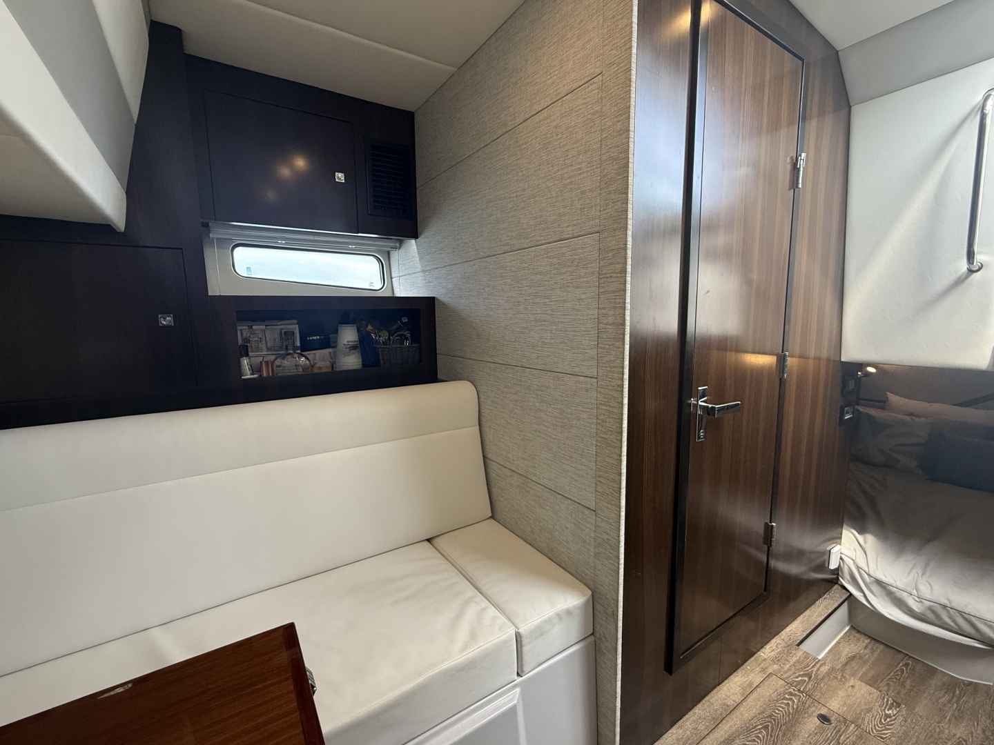 2021 Cruisers Yachts 42 GLS OB